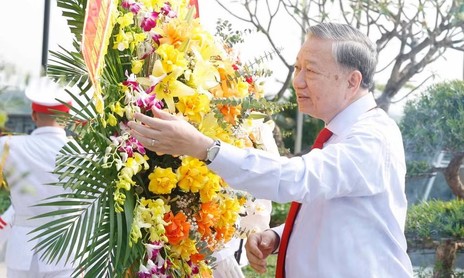 Tổng Bí thư, Chủ tịch nước Tô Lâm dâng hương tưởng niệm Tổng Bí thư Hà Huy Tập