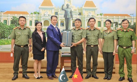 Lãnh đạo Công an TPHCM tiếp Đại sứ đặc mệnh toàn quyền, Tổng Lãnh sự Pakistan đến thăm, chào xã giao