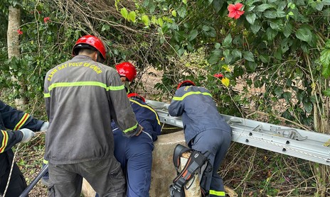 Công an TPHCM giải cứu thành công người đàn ông bị rơi xuống giếng sâu 35 mét