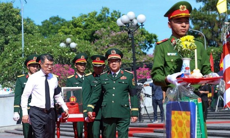 Thủ tướng Lê Minh Hưng dự lễ truy điệu và an táng hài cốt liệt sĩ tại Quảng Trị