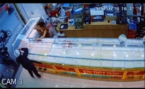 Đối tượng cướp giật tại tiệm vàng ở phường Thuận Giao bị bắt chưa đầy 18 giờ sau khi gây án