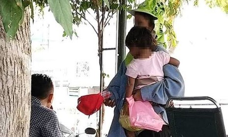 TPHCM: Yêu cầu xử lý kịp thời tình trạng lang thang xin ăn, đeo bám chèo kéo khách du lịch