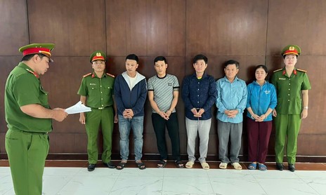Công an TPHCM triệt phá ‘xưởng’ sản xuất bột ngọt, bột nêm, bột giặt giả tiêu thụ liên tỉnh, bắt giam 5 đối tượng