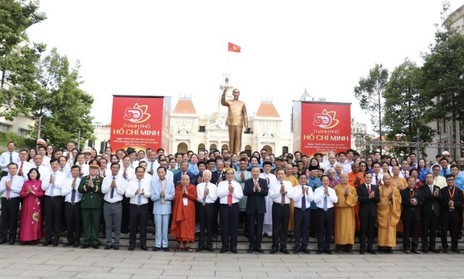 Tổng Bí thư, Chủ tịch nước Tô Lâm cùng các đồng chí lãnh đạo dâng hoa tưởng nhớ Chủ tịch Hồ Chí Minh