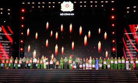 Chương trình chính luận nghệ thuật “Giữ trọn lời thề”: Hoành tráng, xúc động, ý nghĩa