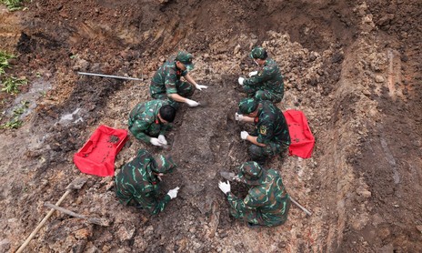 Phát hiện, quy tập thêm 11 hài cốt liệt sĩ tại Công viên Lê Thị Riêng