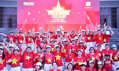 Lực lượng Công an cùng Nhân dân TPHCM lan tỏa tinh thần yêu nước và lối sống xanh