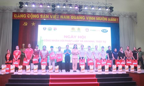 TPHCM: Sôi nổi, ý nghĩa 'Ngày hội công nhân với pháp luật và an ninh, trật tự'