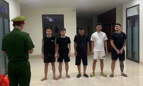 Khởi tố nhóm đối tượng mạo danh Huấn ‘Hoa Hồng’ lừa đảo chiếm đoạt tài sản hàng trăm người