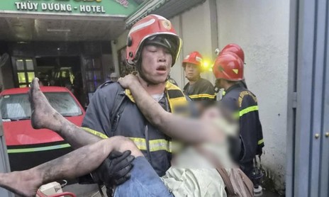 Hoả hoạn tại khách sạn ở TPHCM, Cảnh sát PCCC nhanh chóng có mặt giải cứu 26 người