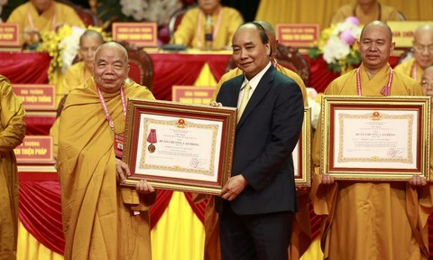 Chủ tịch nước đến dự và chúc mừng Đại hội đại biểu Phật giáo toàn quốc