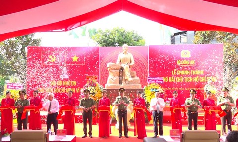 Khánh thành Tượng đài Chủ tịch Hồ Chí Minh trong khuôn viên trụ sở Bộ Công an tại TPHCM
