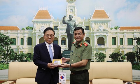 Giám đốc Công an TPHCM tiếp Tổng lãnh sự danh dự Việt Nam tại khu vực Busan - Gyeongnam