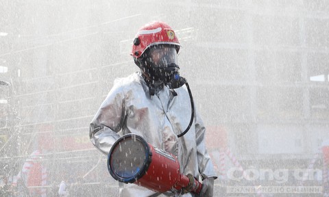 Loạt ảnh ấn tượng tại buổi diễn tập chữa cháy, cứu nạn ga ngầm metro Bến Thành