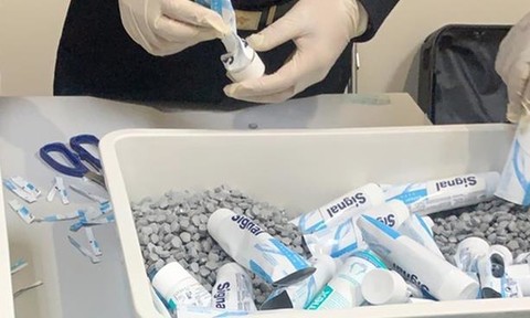 Trả tự do cho 4 nữ tiếp viên hàng không do không biết có ma túy trong các tuýp kem đánh răng