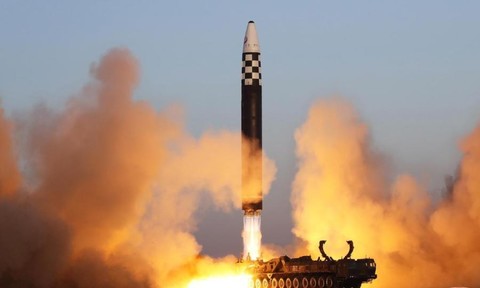 Triều Tiên phóng liên tiếp nhiều tên lửa ra biển giữa căng thẳng