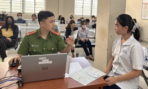 Bộ trưởng Tô Lâm gửi Thư khen Công an 6 xã, phường hoàn thành cấp 100% CCCD
