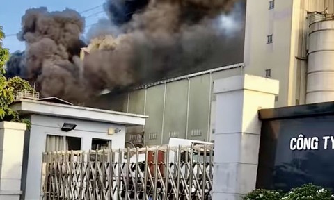 Cháy lớn tại công ty sợi dệt, khói đen bủa vây KCN Nhơn Trạch