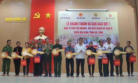 Bộ Công an bàn giao 600 ngôi nhà cho hộ nghèo tại Hà Tĩnh
