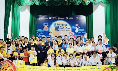 Nam A Bank mang Tết Trung thu đa sắc màu đến hàng ngàn trẻ em
