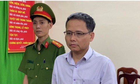 Video Công an TPHCM bắt Phó Cục Trưởng Cục Đăng kiểm Việt Nam và các bị can