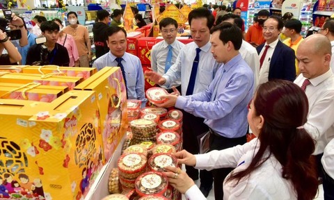 Trung tâm thương mại Sensemarket đầu tiên tại Cái Bè khai trương, đi ...