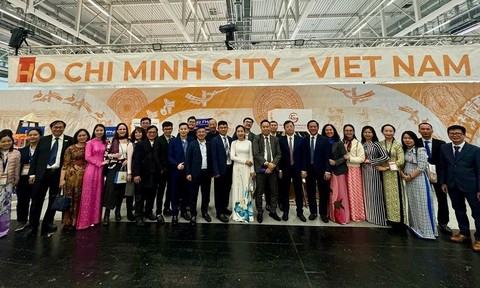 Bộ tiểu thuyết tôn vinh lực lượng Công an "Hồ sơ lửa" đến Hội sách Frankfurt