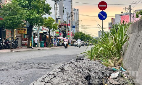 Phóng sự ảnh: Vô số "bẫy ngầm" giăng đầy trên đường Huỳnh Tấn Phát