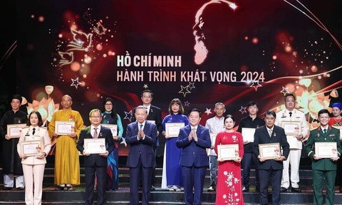 Tự hào, xúc động, ý nghĩa Chương trình “Hồ Chí Minh - Hành trình khát vọng 2024”