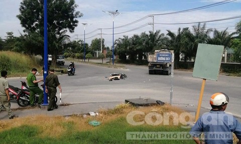 Chồng tử vong, vợ nguy kịch sau khi trượt ngã trước đầu xe ben