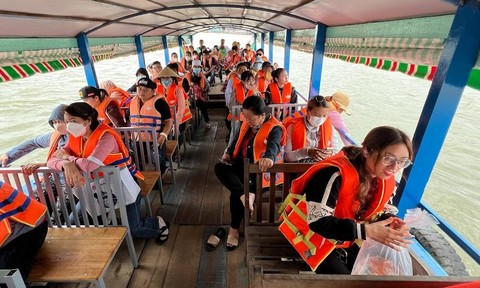 TPHCM: Bảo đảm an toàn cho khách trên sông