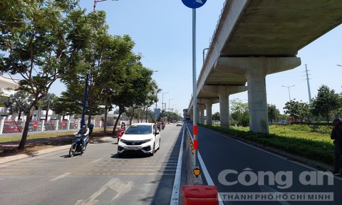 TPHCM: Lắp đặt giải phân cách cứng trên đường Song hành Xa lộ Hà Nội