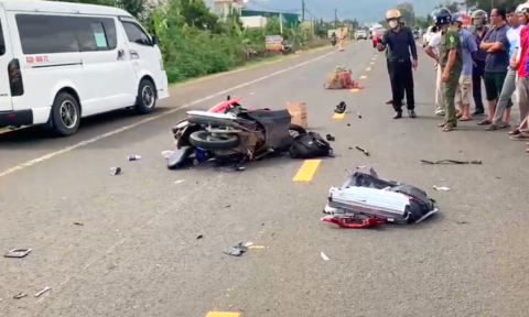 Tai nạn liên hoàn giữa xe máy, taxi và xe khách khiến 2 người tử vong