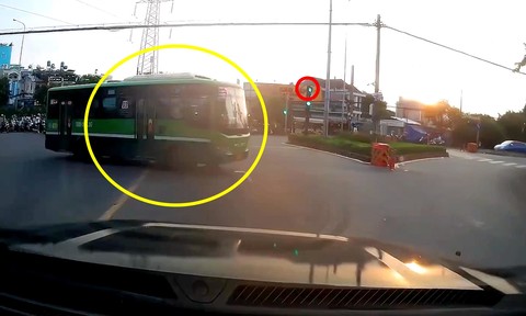 TPHCM: Xử lý tài xế xe buýt “lách luật” để vượt đèn đỏ gây bức xúc