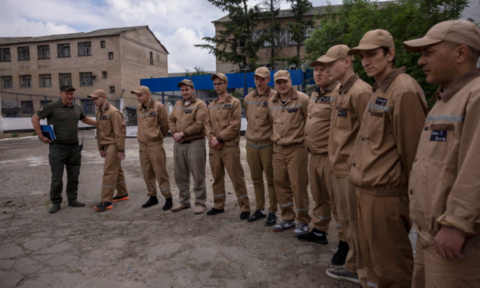 Hàng ngàn tù nhân Ukraine nộp đơn xin gia nhập quân đội để được giảm án
