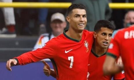 Clip: Ronaldo kiến tạo góp công đưa Bồ Đào Nha vào vòng 1/8 Euro 2024