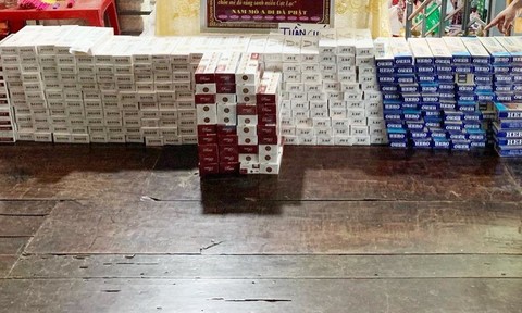 Chủ tiệm tạp hoá gom gần 4.000 gói thuốc lá lậu để bán kiếm lời