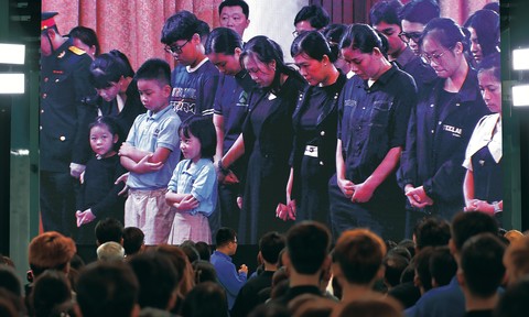 TPHCM: Dòng người tiếp tục nối dài chờ viếng Tổng Bí thư Nguyễn Phú Trọng