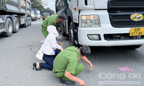 Xe ben va chạm xe đạp, một phụ nữ tử vong thương tâm