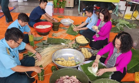 Sôi nổi Hội thi gói bánh tét dâng lên Quốc Tổ Hùng Vương