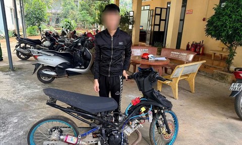Video: Thanh niên 18 tuổi chạy xe độ chế 'diễn xiếc' để quay clip đăng Tiktok tạo độ ngầu