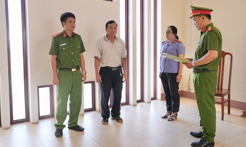 Khởi tố đối tượng dùng hương liệu để sản xuất cà phê bột giả