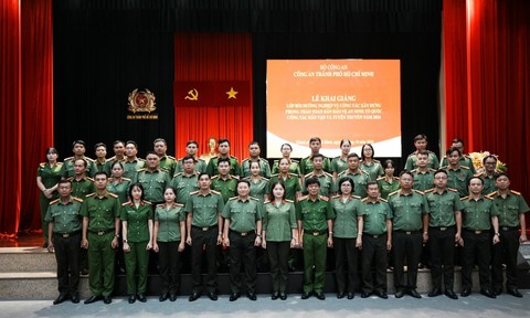 Công an TPHCM: Hơn 400 cán bộ dự lớp tập huấn công tác phong trào, dân vận, tuyên truyền