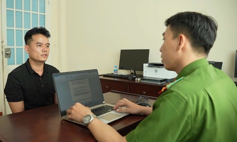Đầu tư chứng khoán thua lỗ, cầm dao đi cướp tiệm vàng