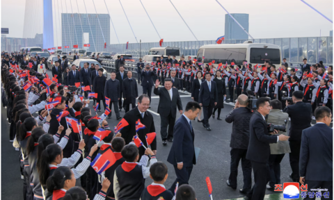 Nhà lãnh đạo Kim Jong Un đến thăm thành phố biên giới của Trung Quốc