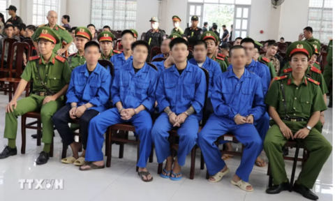 53 bị cáo lãnh án tù vì mang súng đạn, hung khí đi gây rối gây náo loạn
