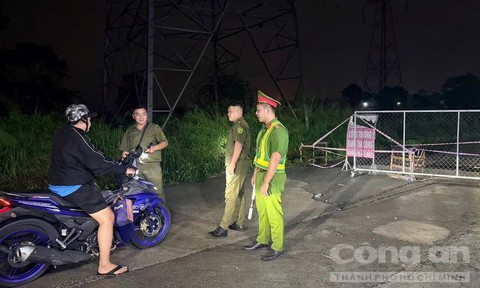 Công an TPHCM tập trung ứng phó thời tiết diễn biến phức tạp, mưa lũ, sẵn sàng hỗ trợ người dân