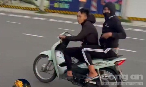 Xử lý nhóm thiếu niên chạy xe do trộm cắp mà có, dùng hung khí khiêu khích người đi đường