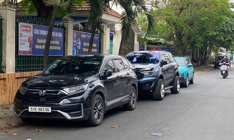 Phường Thông Tây Hội: Cần xử lý nghiêm tình trạng xe ôtô đậu nơi có biển cấm tại khu vực cổng trường