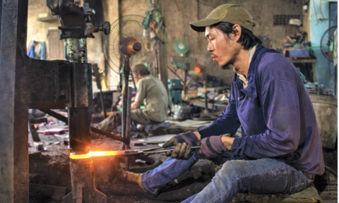 Giữ lửa làng rèn Hồng Lư giữa nhịp sống hiện đại
